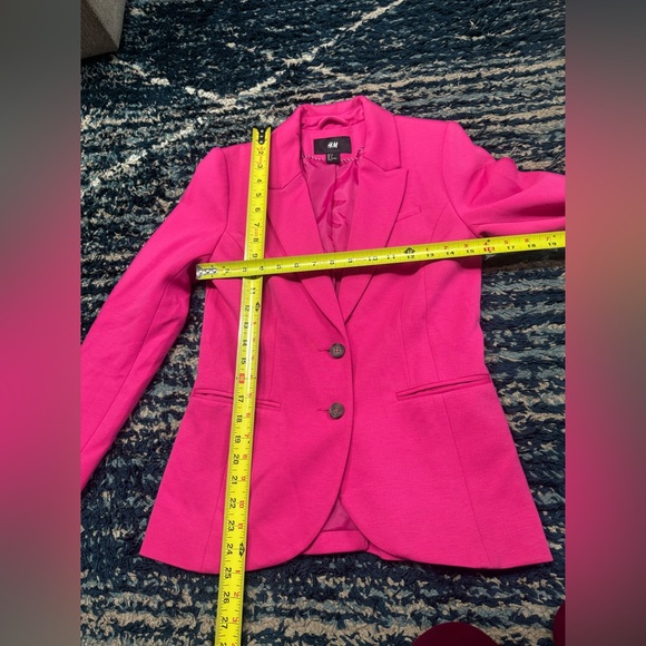 H&M Vibrant Pink Blazer 
H&M Barbie Hot Pink Blazer Size 6 - Picture 5 of 6